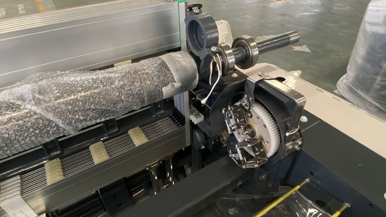 Filato orizzontale della bobinatrice del rotolo del tessuto del panno che torce acqua Jet Machine Textile